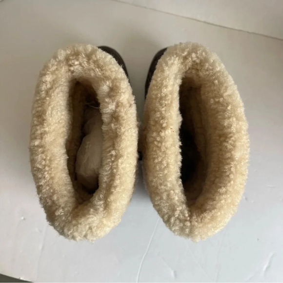 UGG Women's NEWBERRY 3224-STT Quitted Snow Boot (Waterproof, Shearling Lined) - Picture 5 of 14